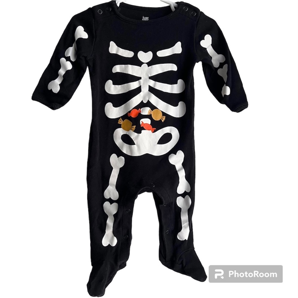 Carter’s- Just One You - Skeleton With Candy Sleep N’ Play Size 9m